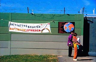 Initiative Schalom Friedensgebet vor Atomwaffendepot Hasselbach April 1990 